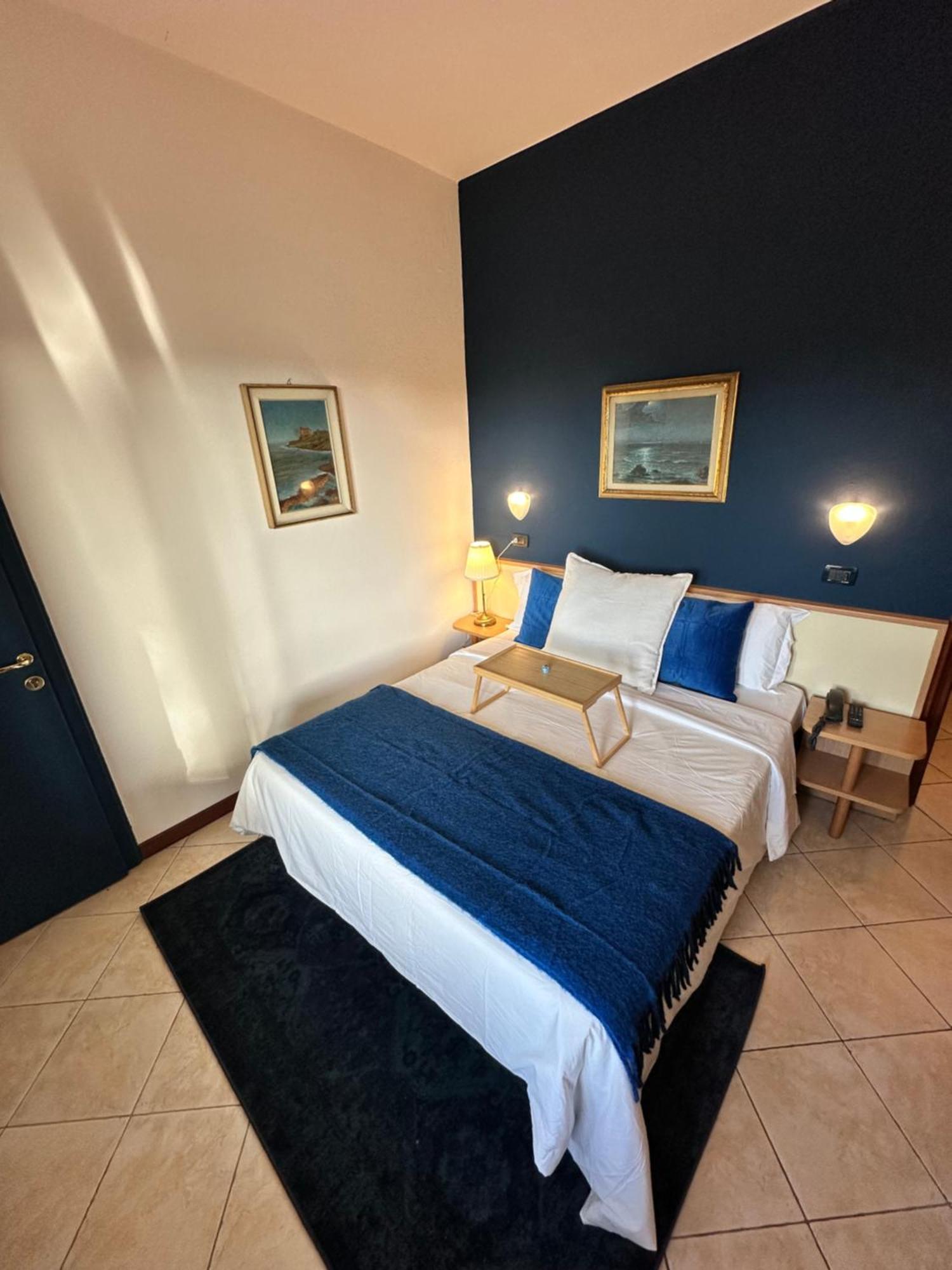 La Riviera 3*